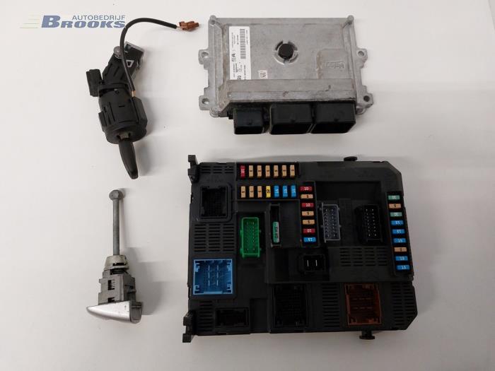 Gebruikte Kontaktslot + computer Peugeot 208 I (CA/CC/CK/CL) 1.2 Vti 12V PureTech 82 Prijs € 40,00 Margeregeling aangeboden door Autobedrijf Brooks