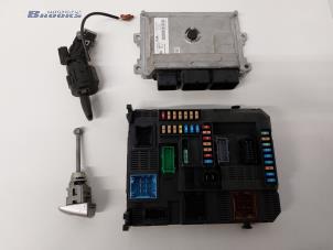 Gebruikte Kontaktslot + computer Peugeot 208 I (CA/CC/CK/CL) 1.2 Vti 12V PureTech 82 Prijs € 200,00 Margeregeling aangeboden door Autobedrijf Brooks