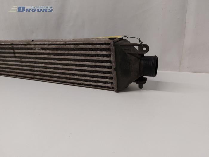 Intercooler van een Fiat Doblo Cargo (263) 1.3 MJ 16V DPF Euro 5 2010