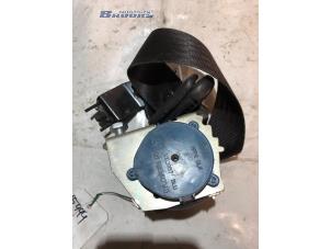 Gebruikte Veiligheidsgordel links-voor Alfa Romeo 159 Sportwagon (939BX) 1.9 JTDm 16V Prijs € 40,00 Margeregeling aangeboden door Autobedrijf Brooks