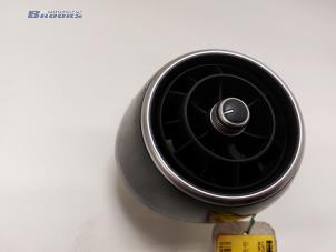 Gebruikte Luchtrooster Dashboard Audi A1 Sportback (8XA/8XF) 1.2 TFSI Prijs € 15,00 Margeregeling aangeboden door Autobedrijf Brooks