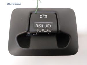 Gebruikte Handrem schakelaar Volvo V60 I (FW/GW) 2.0 D4 16V Prijs € 20,00 Margeregeling aangeboden door Autobedrijf Brooks