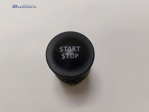Gebruikte Start/Stop schakelaar Renault Clio IV (5R) 0.9 Energy TCE 90 12V Prijs € 10,00 Margeregeling aangeboden door Autobedrijf Brooks