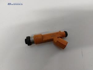 Gebruikte Injector (benzine injectie) Daihatsu Sirion 2 (M3) 1.3 16V DVVT Prijs € 15,00 Margeregeling aangeboden door Autobedrijf Brooks