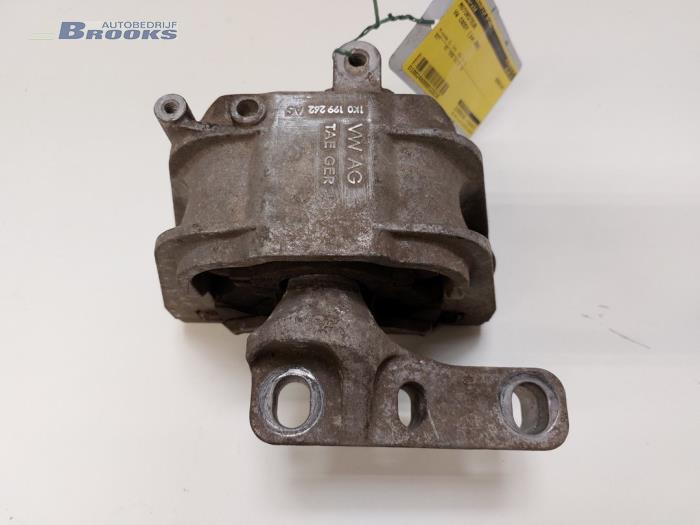Gebruikte Motorsteun Volkswagen Caddy III (2KA,2KH,2CA,2CH) 2.0 SDI Prijs € 10,00 Margeregeling aangeboden door Autobedrijf Brooks