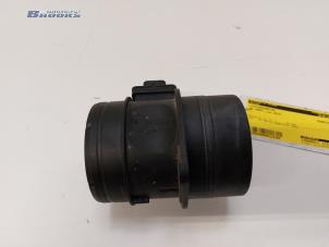 Gebruikte Luchtmassameter Volkswagen Caddy III (2KA,2KH,2CA,2CH) 2.0 TDI 16V Prijs € 10,00 Margeregeling aangeboden door Autobedrijf Brooks