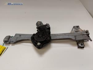 Gebruikte Ruitmechaniek 4Deurs links-achter Citroen C4 Berline (NC) 1.6 16V GT THP Prijs € 75,00 Margeregeling aangeboden door Autobedrijf Brooks