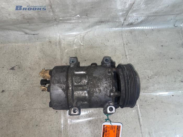 Gebruikte Aircopomp Renault Espace (JE) 2.0 16V Prijs € 15,00 Margeregeling aangeboden door Autobedrijf Brooks
