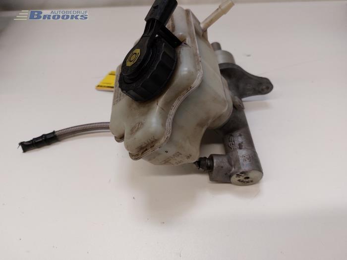 Hoofdremcilinder van een Audi A3 Sportback (8PA) 2.0 FSI 16V 2005