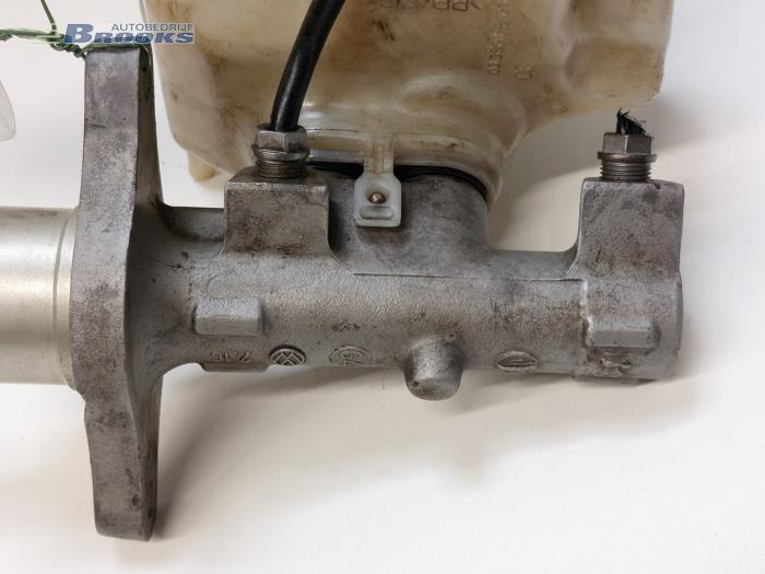 Hoofdremcilinder van een Audi A3 Sportback (8PA) 2.0 FSI 16V 2005