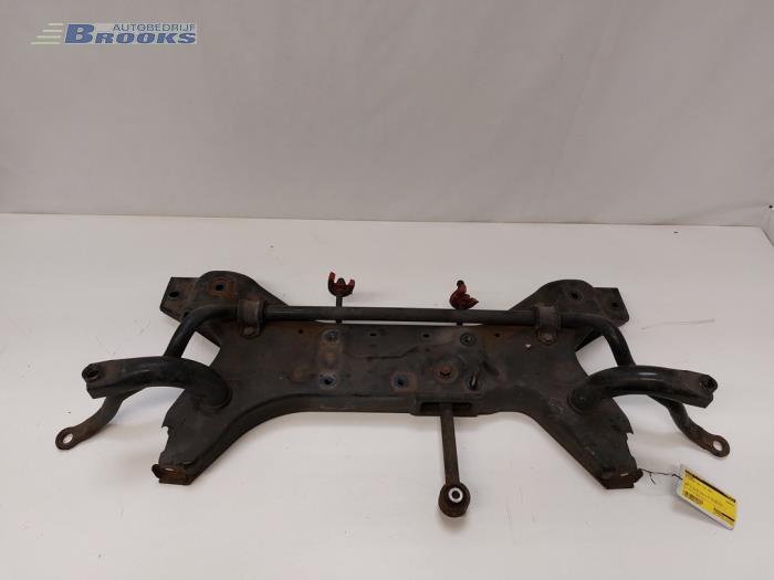 Gebruikte Subframe Mitsubishi Colt (Z2/Z3) 1.3 16V Prijs € 35,00 Margeregeling aangeboden door Autobedrijf Brooks