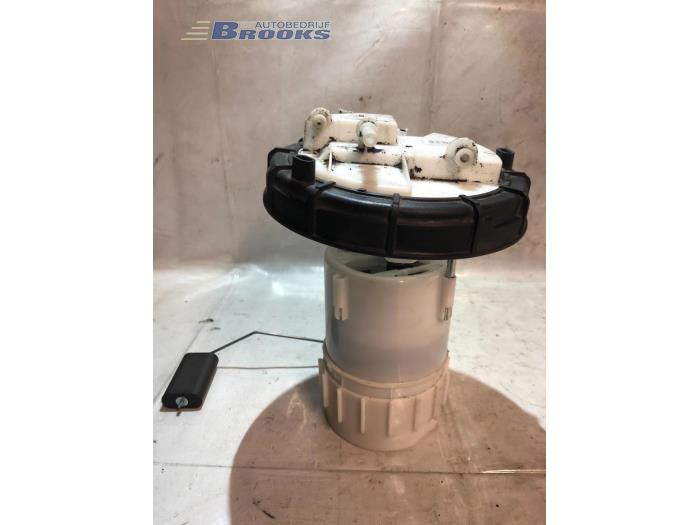 Gebruikte Tank element Pomp Peugeot 208 I (CA/CC/CK/CL) 1.0 Vti 12V PureTech Prijs € 15,00 Margeregeling aangeboden door Autobedrijf Brooks