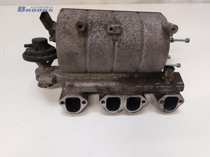 Gebruikte Spruitstuk Inlaat Volkswagen Caddy III (2KA,2KH,2CA,2CH) 2.0 SDI Prijs € 25,00 Margeregeling aangeboden door Autobedrijf Brooks