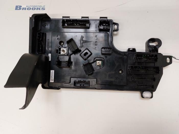 Gebruikte Computer Body Control Tesla Model 3 Long Range AWD 75 kWh Prijs € 85,00 Margeregeling aangeboden door Autobedrijf Brooks