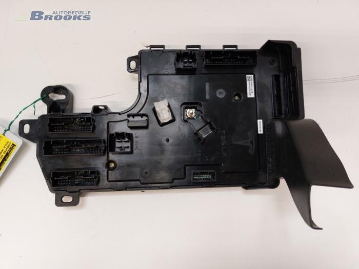 Gebruikte Computer Body Control Tesla Model 3 Long Range AWD 75 kWh Prijs € 200,00 Margeregeling aangeboden door Autobedrijf Brooks