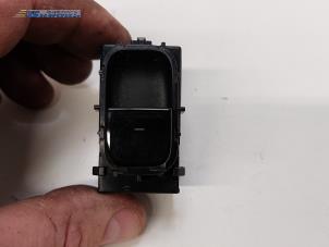 Gebruikte Schakelaar Elektrisch Raam Tesla Model 3 Long Range AWD 75 kWh Prijs € 15,00 Margeregeling aangeboden door Autobedrijf Brooks