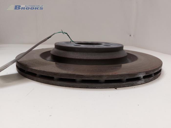 Remschijf achter van een Tesla Model 3 Long Range AWD 75 kWh 2019