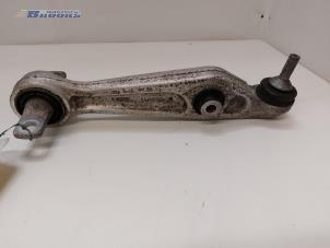 Gebruikte Draagarm rechts-voor Tesla Model 3 Long Range AWD 75 kWh Prijs € 75,00 Margeregeling aangeboden door Autobedrijf Brooks