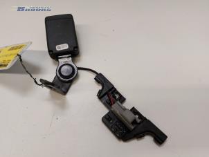 Gebruikte Veiligheidsgordel Insteek links-achter Tesla Model 3 Long Range AWD 75 kWh Prijs € 25,00 Margeregeling aangeboden door Autobedrijf Brooks