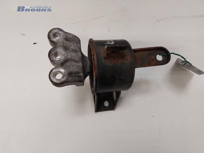 Gebruikte Motorrubber Chevrolet Spark (M300) 1.0 16V Bifuel Prijs € 25,00 Margeregeling aangeboden door Autobedrijf Brooks