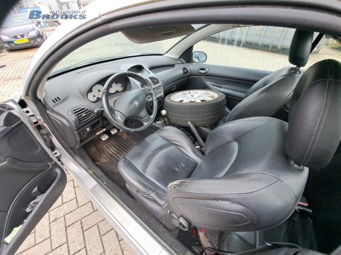 Stuurwiel van een Peugeot 206 CC (2D) 1.6 16V 2003