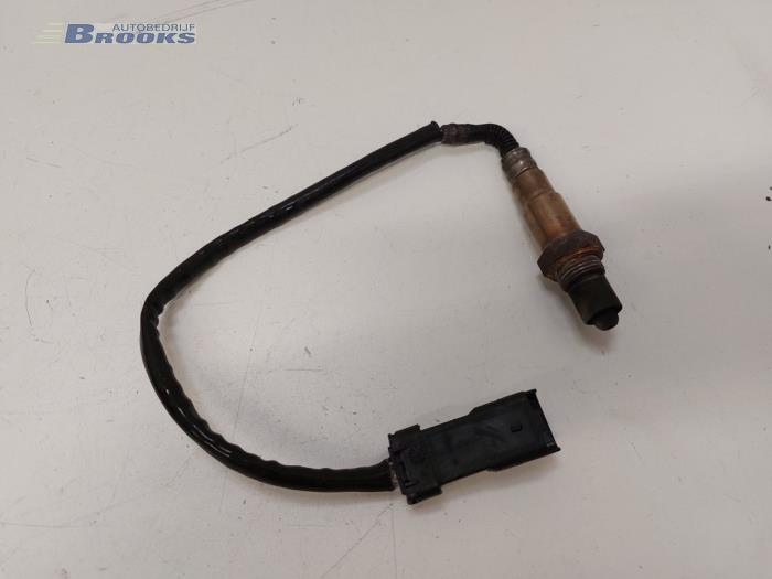 Gebruikte Lambda Sonde Peugeot 208 I (CA/CC/CK/CL) 1.0 Vti 12V PureTech Prijs € 15,00 Margeregeling aangeboden door Autobedrijf Brooks