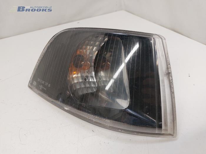 Gebruikte Pinker rechts Volvo V40 (VW) 2.0 16V Turbo Prijs € 10,00 Margeregeling aangeboden door Autobedrijf Brooks