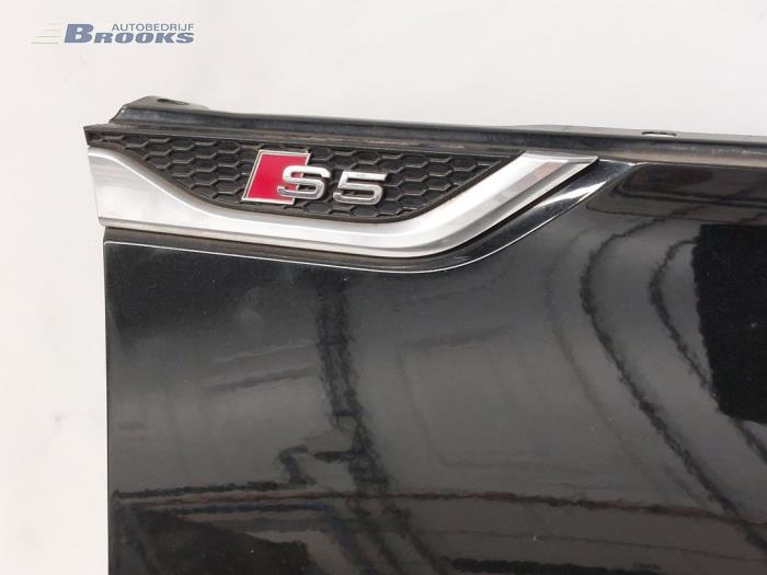 Voorscherm rechts van een Audi S5 (F53/F5P) 3.0 TFSI V6 24V 2017