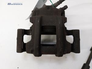 Gebruikte Remklauw (Tang) rechts-voor BMW 3 serie Touring (F31) 316i 1.6 16V Prijs € 35,00 Margeregeling aangeboden door Autobedrijf Brooks