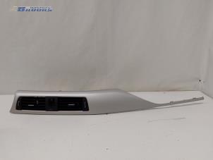 Gebruikte Luchtrooster Dashboard BMW 3 serie Touring (F31) 316i 1.6 16V Prijs € 60,00 Margeregeling aangeboden door Autobedrijf Brooks