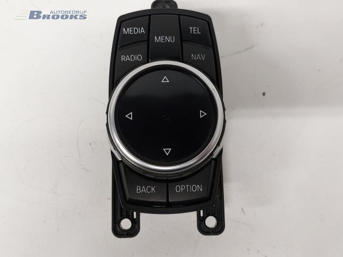 I-Drive knop van een BMW 3 serie Touring (F31) 316i 1.6 16V 2014