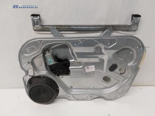 Gebruikte Ruitmechaniek 4Deurs rechts-voor Ford C-Max (DM2) 1.6 16V Prijs € 25,00 Margeregeling aangeboden door Autobedrijf Brooks