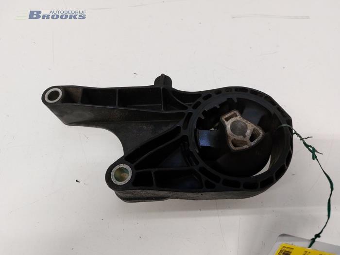 Gebruikte Motorrubber Opel Astra J Sports Tourer (PD8/PE8/PF8) 1.6 CDTI 16V Prijs € 15,00 Margeregeling aangeboden door Autobedrijf Brooks