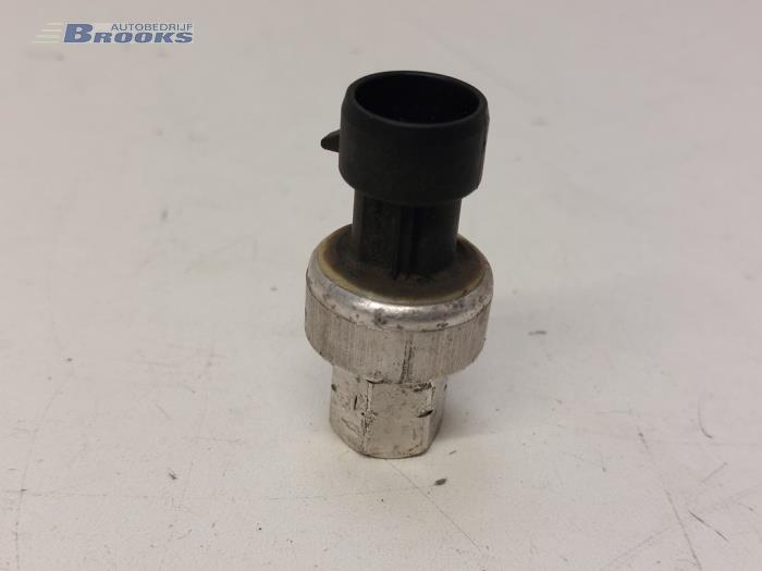 Gebruikte Druksensor airco Opel Astra J Sports Tourer (PD8/PE8/PF8) 1.6 CDTI 16V Prijs € 20,00 Margeregeling aangeboden door Autobedrijf Brooks