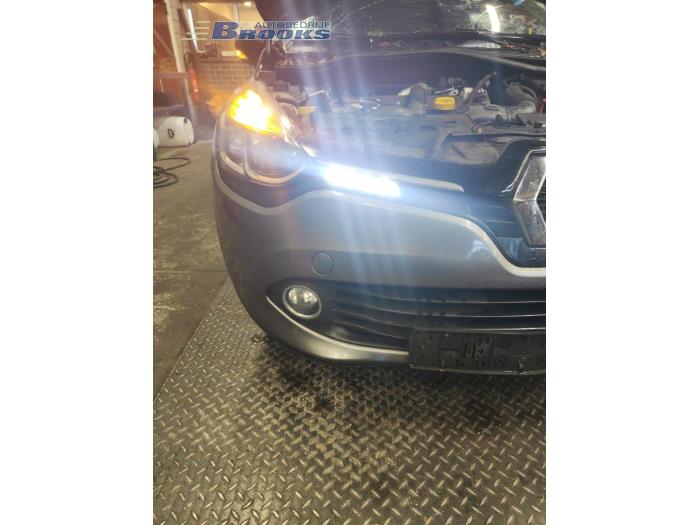 Dagrijverlichting rechts van een Renault Clio IV (5R) 1.5 Energy dCi 90 FAP 2015