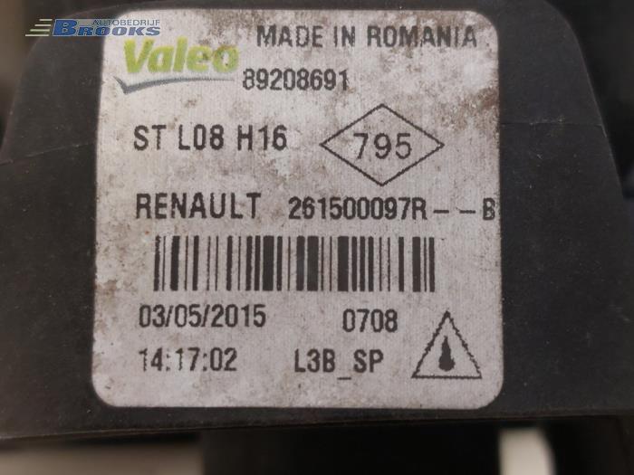 Mistlamp rechts-voor van een Renault Clio IV (5R) 1.5 Energy dCi 90 FAP 2015