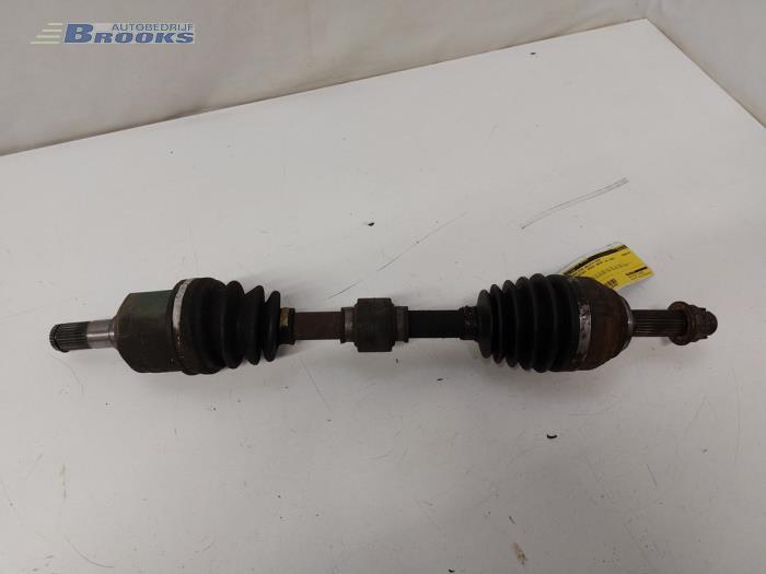 Gebruikte Steekas rechts-voor Mitsubishi Space Wagon (N3/N4) 2.0 GLXi 16V Prijs € 40,00 Margeregeling aangeboden door Autobedrijf Brooks