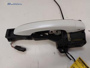 Gebruikte Deurgreep 4Deurs links-voor Renault Grand Scénic IV (RFAR) 1.5 Energy dCi 110 Prijs € 30,00 Margeregeling aangeboden door Autobedrijf Brooks