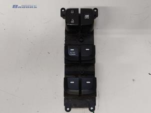 Gebruikte Elektrisch Raam Schakelaar Hyundai i10 (B5) 1.0 12V Prijs € 30,00 Margeregeling aangeboden door Autobedrijf Brooks