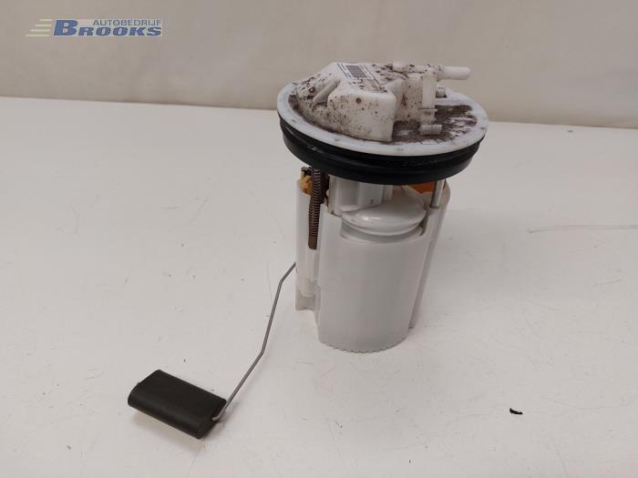 Gebruikte Tank element Pomp Ford Fiesta 6 (JA8) 1.0 Ti-VCT 12V 65 Prijs € 40,00 Margeregeling aangeboden door Autobedrijf Brooks