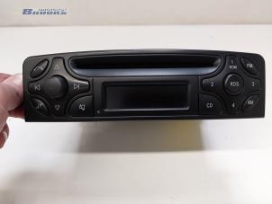 Gebruikte Radio CD Speler Mercedes C (W203) 1.8 C-200K 16V Prijs € 40,00 Margeregeling aangeboden door Autobedrijf Brooks