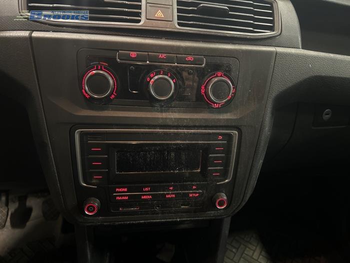 Chaufage Bedieningspaneel van een Volkswagen Caddy IV 2.0 TDI 102 2019