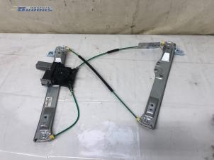 Gebruikte Raammechaniek 2Deurs rechts-voor Opel Corsa E 1.0 SIDI Turbo 12V Prijs € 25,00 Margeregeling aangeboden door Autobedrijf Brooks