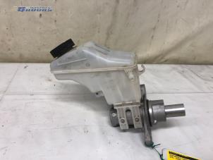 Gebruikte Hoofdremcilinder Opel Corsa E 1.0 SIDI Turbo 12V Prijs € 40,00 Margeregeling aangeboden door Autobedrijf Brooks