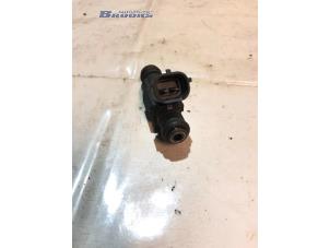 Gebruikte Injector (benzine injectie) Peugeot 208 I (CA/CC/CK/CL) 1.2 Vti 12V PureTech 82 Prijs € 10,00 Margeregeling aangeboden door Autobedrijf Brooks