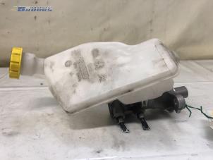 Gebruikte Hoofdremcilinder Peugeot 208 I (CA/CC/CK/CL) 1.2 Vti 12V PureTech 82 Prijs € 20,00 Margeregeling aangeboden door Autobedrijf Brooks