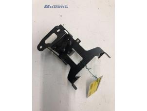 Gebruikte Steun (diversen) BMW i3 (I01) i3s 120Ah Prijs € 10,00 Margeregeling aangeboden door Autobedrijf Brooks