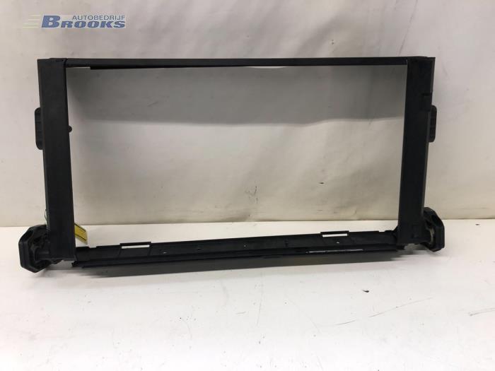 Gebruikte Frontpaneel BMW i3 (I01) i3s 120Ah Prijs € 75,00 Margeregeling aangeboden door Autobedrijf Brooks