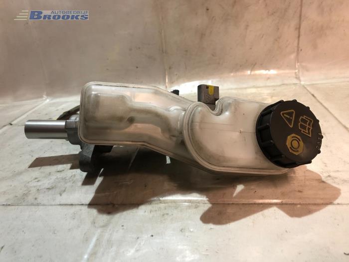 Hoofdremcilinder van een Ford Ranger 2.0 EcoBlue 16V 4x4 2020