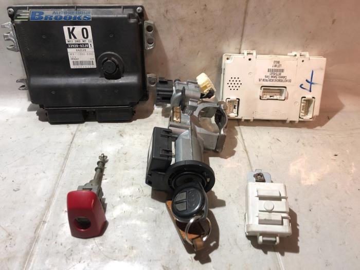 Gebruikte Contactslot + computer Suzuki Swift (ZA/ZC/ZD1/2/3/9) 1.3 VVT 16V Prijs € 75,00 Margeregeling aangeboden door Autobedrijf Brooks